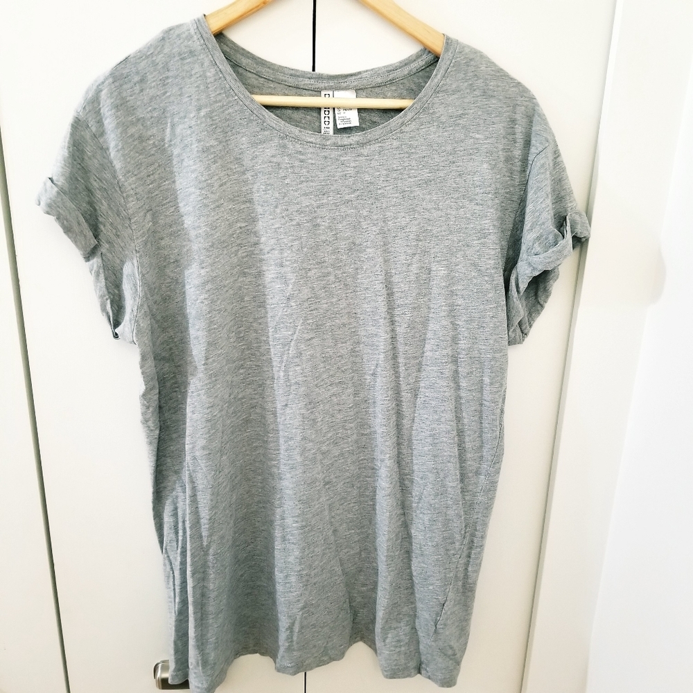 3/$45 H&M Divided | Grey 90% Cotten T-Shirt Top Crew Neck
